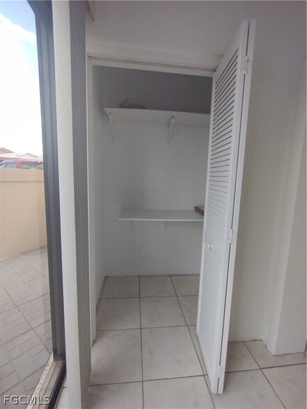 Building Photo - 1069 Villa Dr