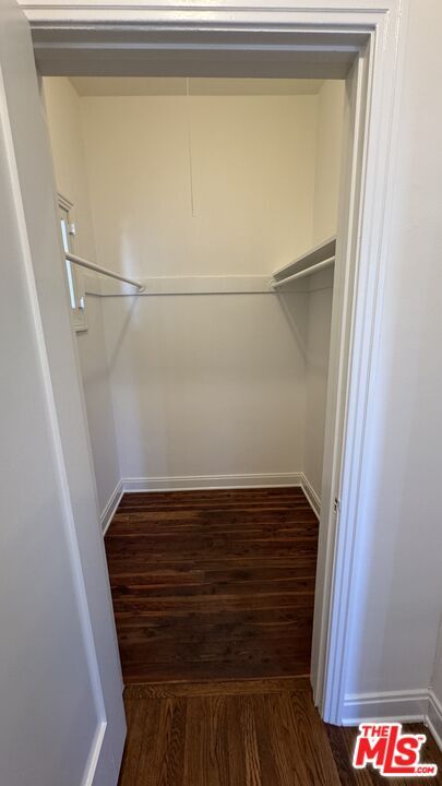 Building Photo - 328 N Sycamore Ave