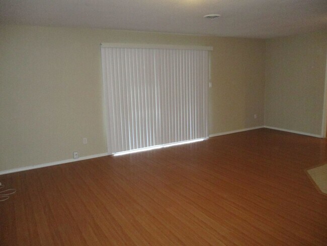 Building Photo - NICE DUPLEX IN CARMICHAEL!!