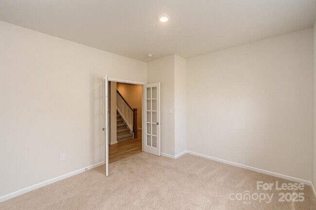 Building Photo - 6010 Walkers Run Dr