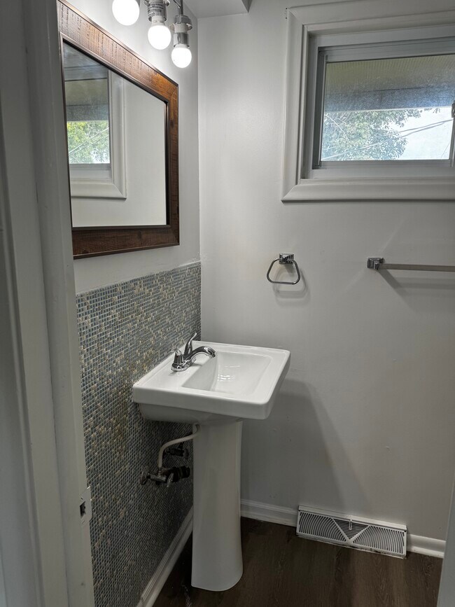 Building Photo - SeeMore Properties