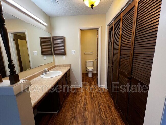 Building Photo - 2704 Helaman Ct