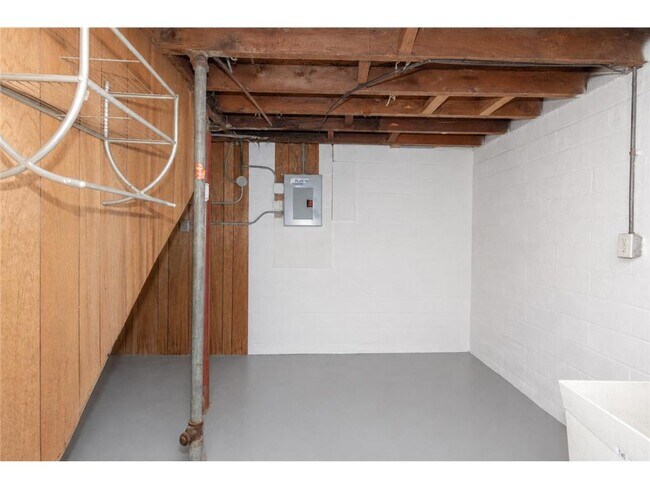 Building Photo - 3754 Dupont Ave N
