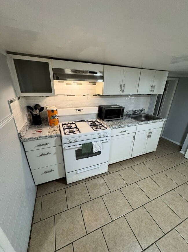 Building Photo - 6508 Winchester Ave