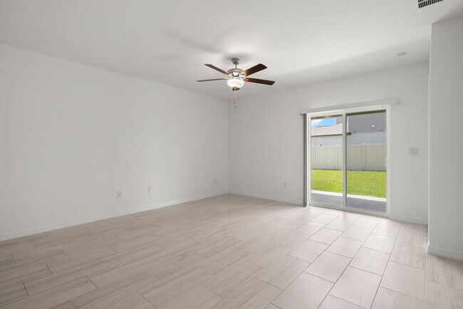 Building Photo - LIKE  NEW Home For Rent in Zephyrhills!
