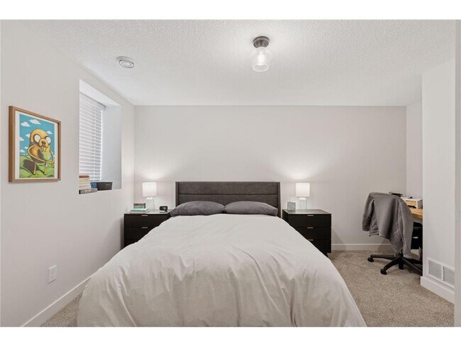 Building Photo - 2320 Priscilla St