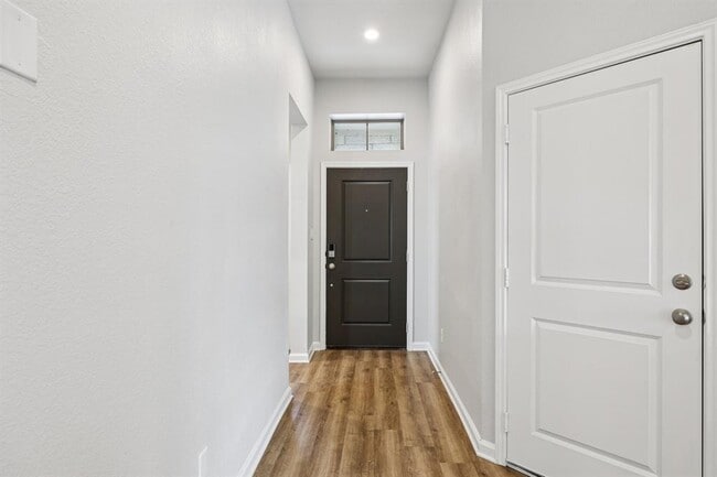 Building Photo - 601 Los Olives Ln