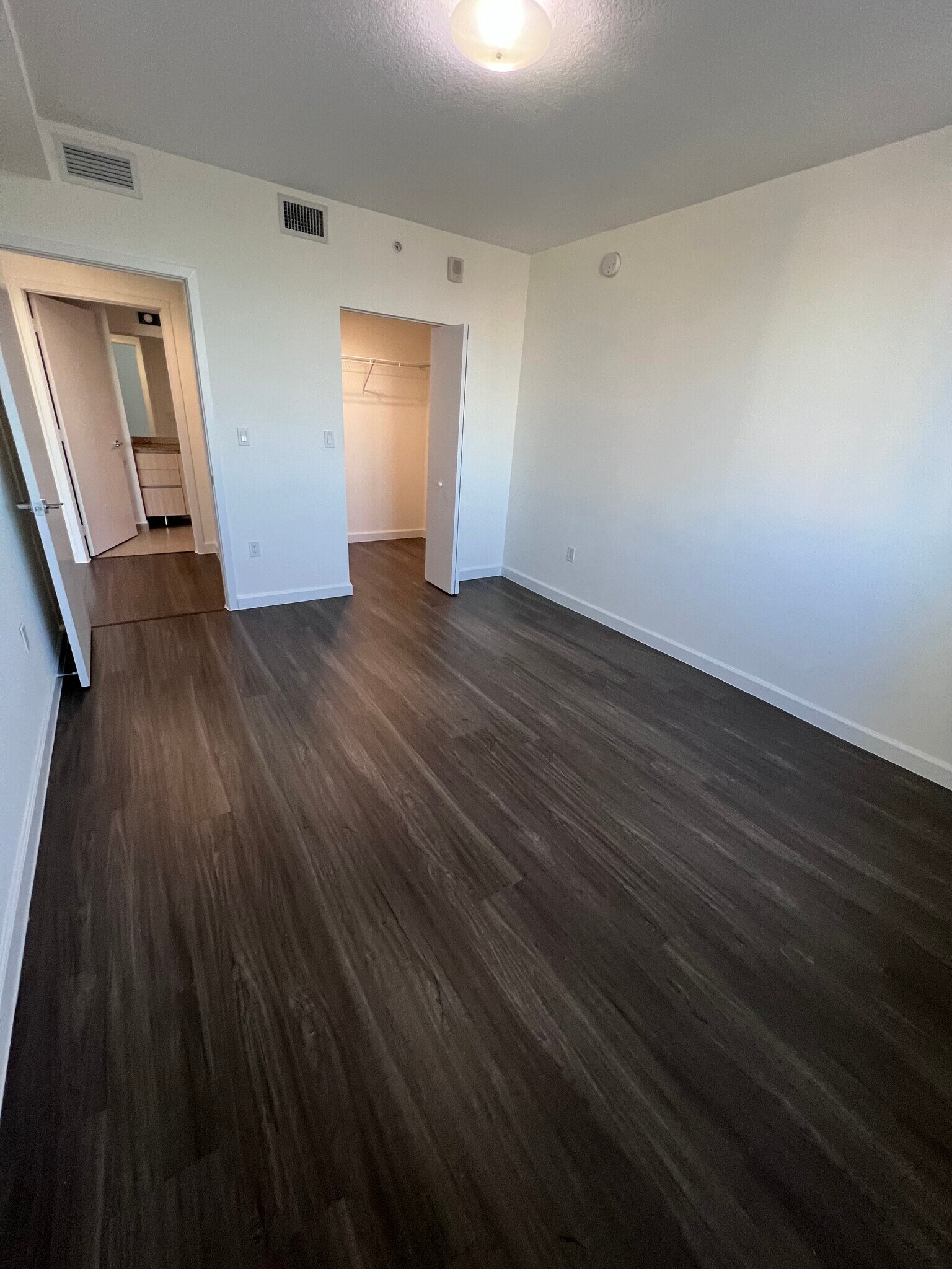 Building Photo - 1516 NW 1st Ave