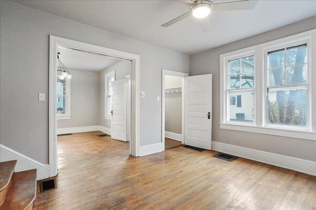 Building Photo - 1052 Edgar Ave