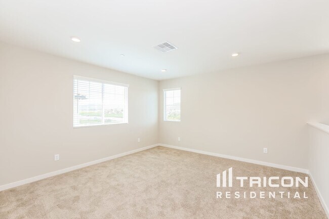 Building Photo - 31667 Hans Dr