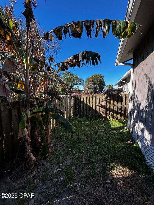 Building Photo - 1007 11th Ct