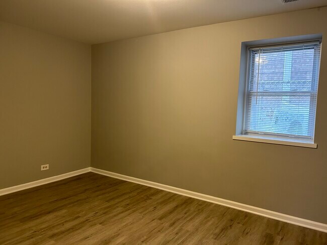 Building Photo - 5122 30th Pl