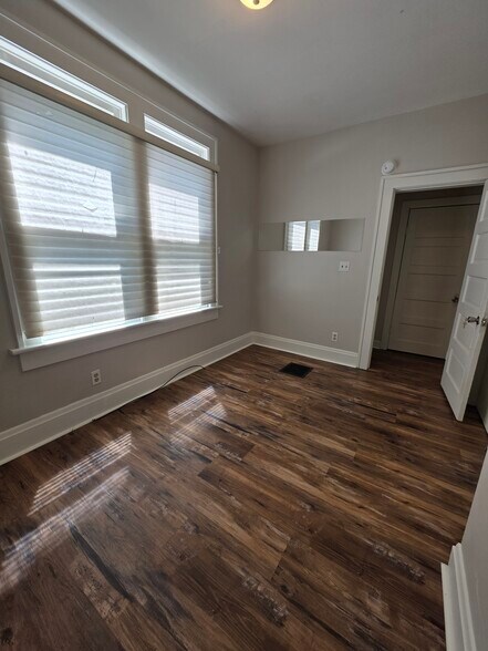 Bedroom 2 - 220 E Oakland Ave