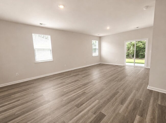 Building Photo - 181 Dagger Ct