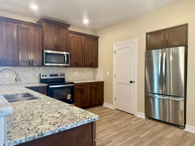 Building Photo - 1075 County Rd 678 E Natalia, TX 78059
