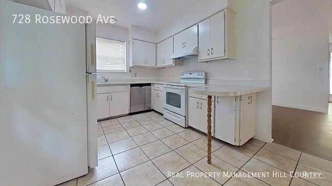 Building Photo - 728 Rosewood Ave