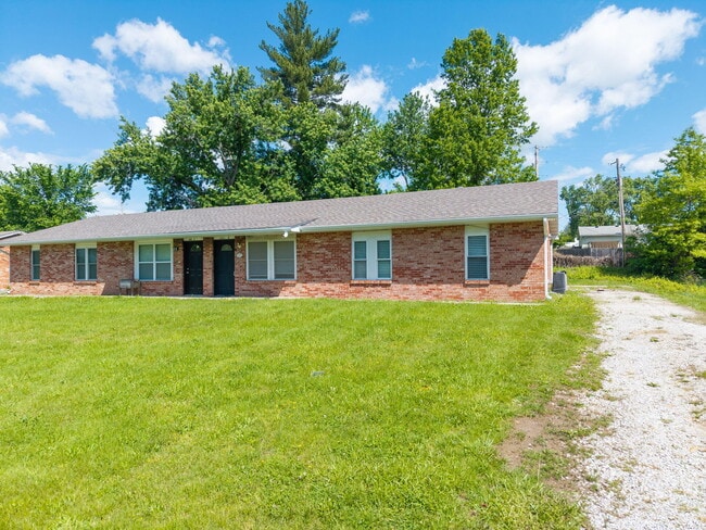 Building Photo - 2601 E Oakbrook Dr