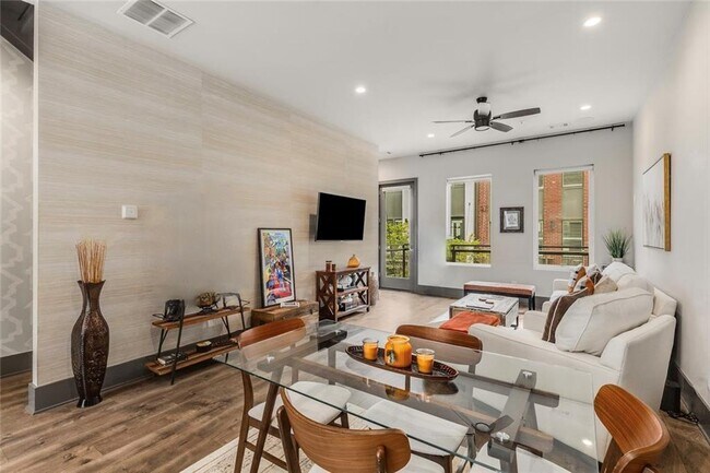 Building Photo - 1300 Chelsea Cir NW