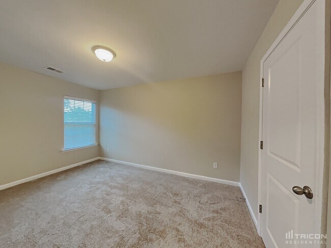 Building Photo - 117 Prairie Wolf Run