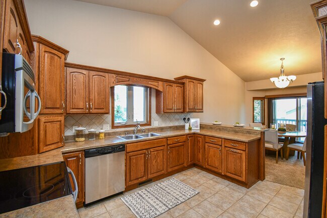 Building Photo - 3908 W 89th St