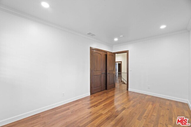 Building Photo - 664 S Highland Ave