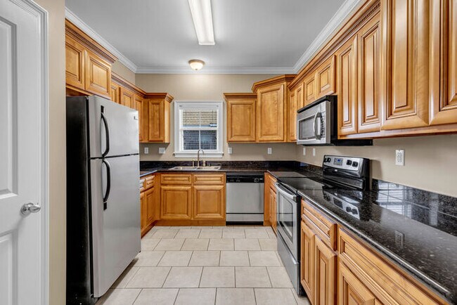 Building Photo - 13727 Foxhill Drive