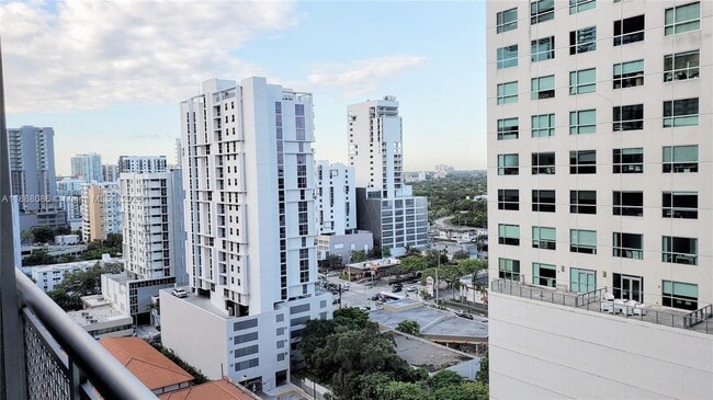 Building Photo - 690 SW 1st Ct