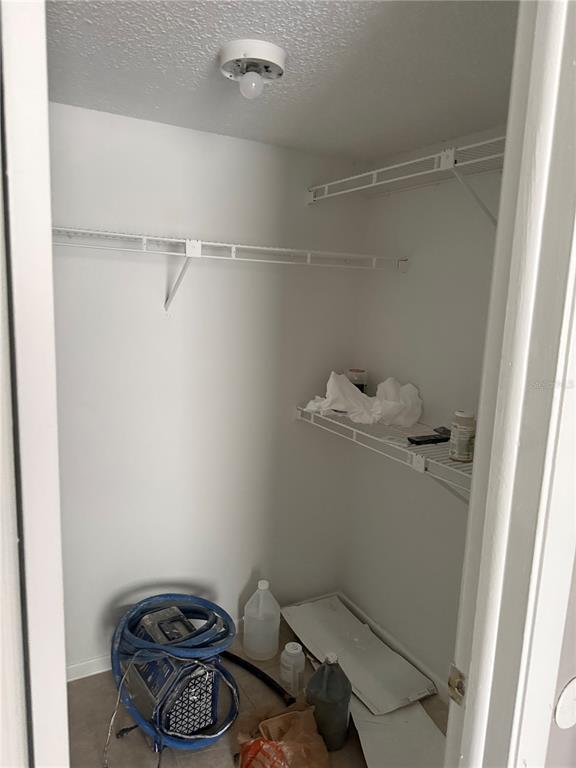 Building Photo - 1948 Lake Atriums Cir