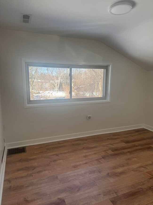 Building Photo - 3079 Pittsview Dr