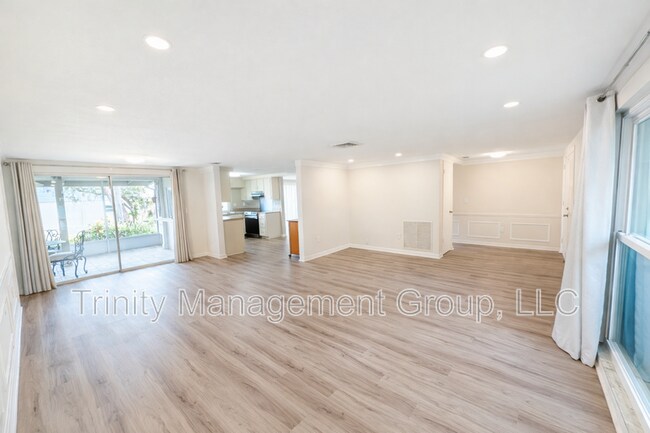 Building Photo - 8605 Wagon Wheel Ln