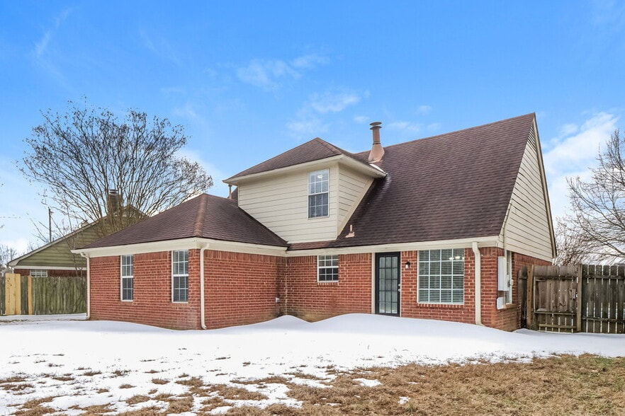 Building Photo - 8432 Creek Front Dr