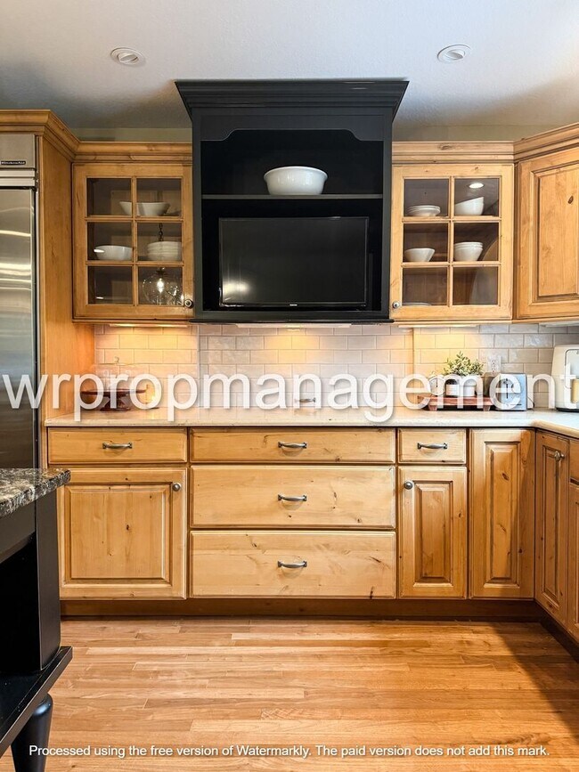 Building Photo - Gorgeous 3 bed 3.5 bath in Temperance