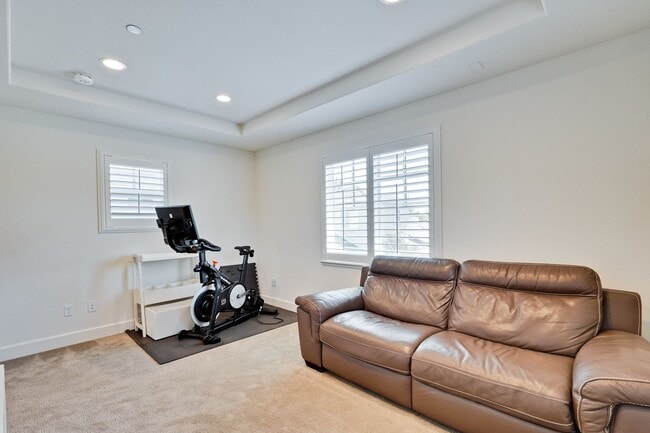 Building Photo - Modern Townhome in Prime Location — Walkab...