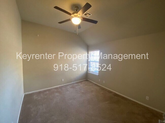 Building Photo - 3-Bed, 2-Bath Large Home in Claremore