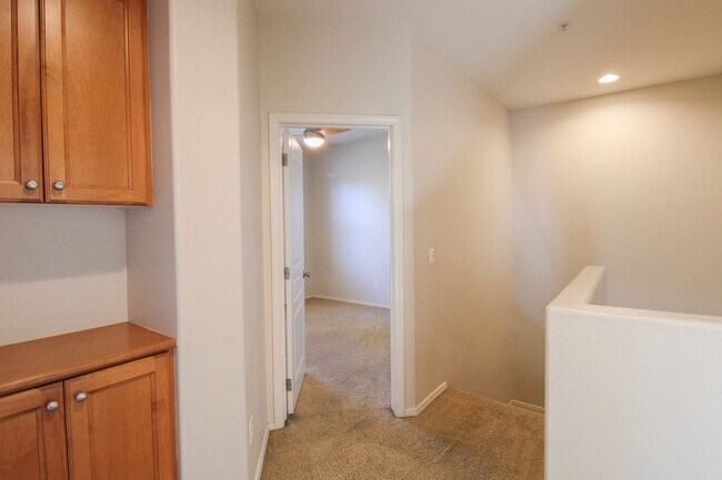 Building Photo - 4 bedroom 2.5 bathroom condo in Broad Street Village Complex