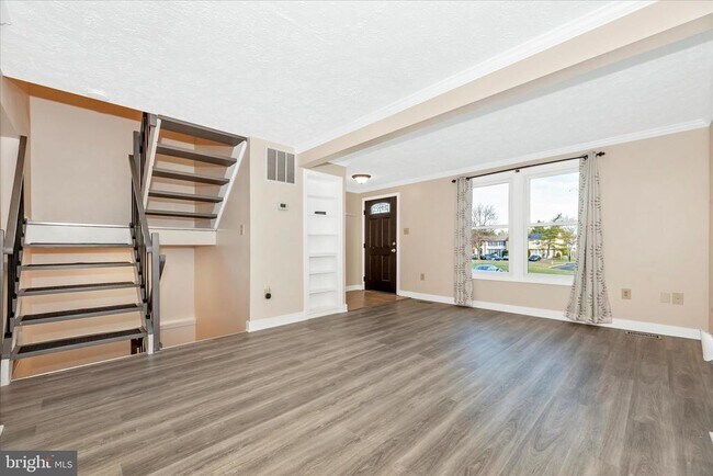 Building Photo - 7167 Glenmeadow Ct