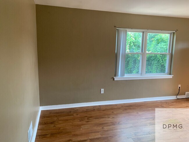 Building Photo - 124 W South St