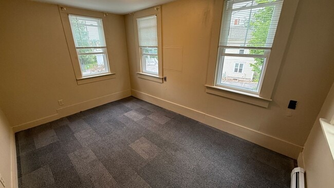Building Photo - 15 Madbury Rd