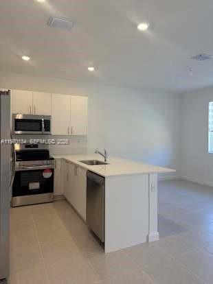 Building Photo - 621 SE 13th St Cir