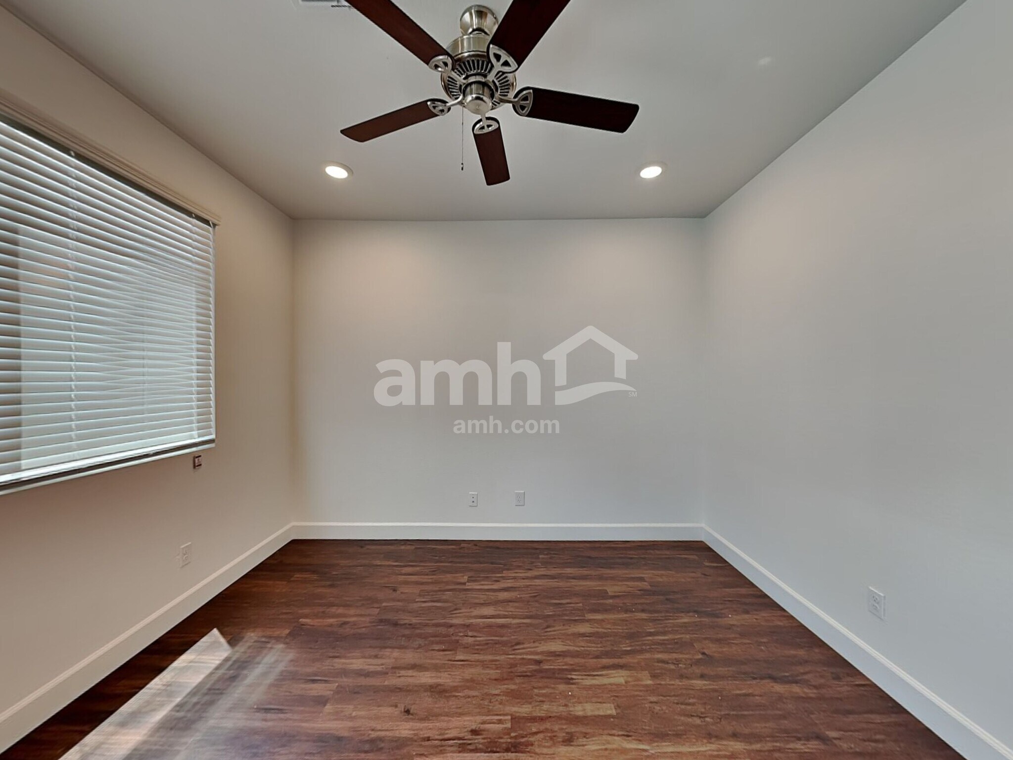 Building Photo - 17157 W Lawrence Ln