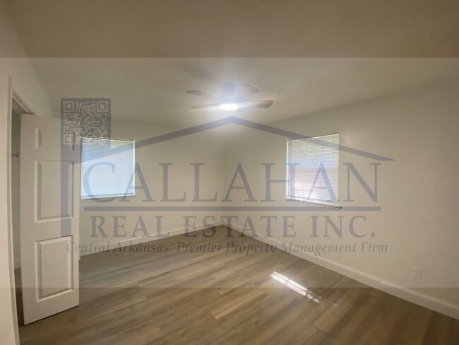 Building Photo - Southwest LR 4 Bedroom Home