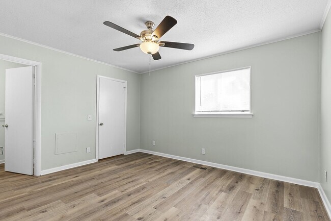 Building Photo - For Rent - Adorable 4BR 2BA house - East R...