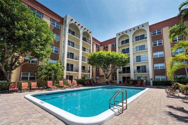 Building Photo - 400 N Riverside Dr