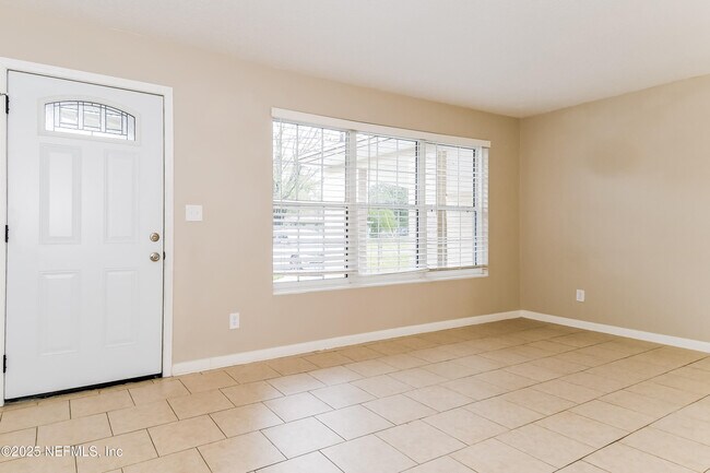 Building Photo - 1146 Busac Ave
