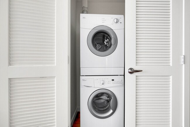 Building Photo - 330 3rd Ave W