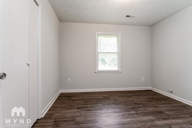 Building Photo - 65 Mountain View Cir