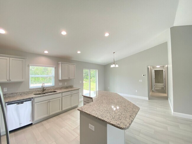 Building Photo - Desirable SW Ocala Neighborhood 4/2/2 *WON'T LAST*