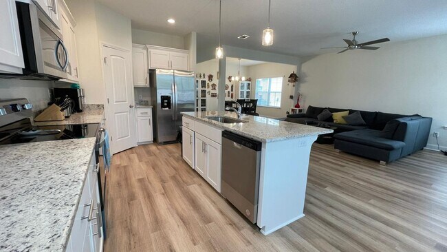 Building Photo - Beautiful 3 Bedroom, 3 Bathroom Home for Rent