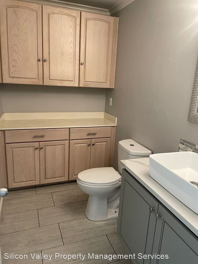 Building Photo - 5 br, 3 bath House - 955 Marlinton Ct