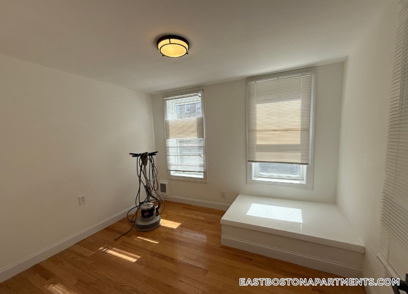 Building Photo - 20 Chelsea St